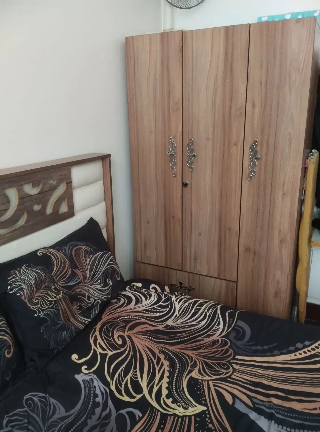 سرویس خواب کامل همراه با تشک تمیز همراه با کمد|تخت و سرویس خواب|شاهینشهر, شهرک میلاد|دیوار