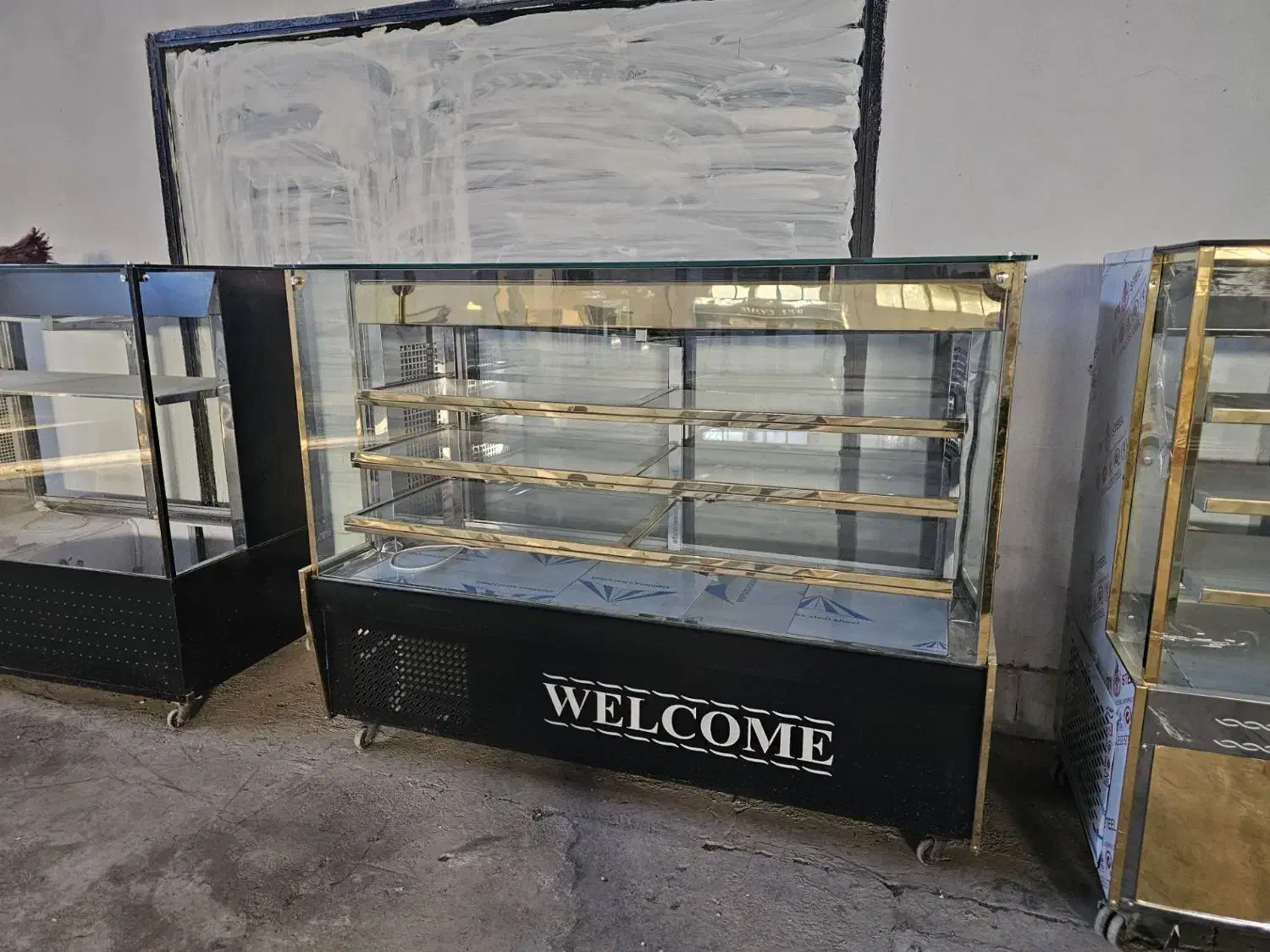 مکعبی قنادی|فروشگاه و مغازه|رشت, آب آسیاب|دیوار