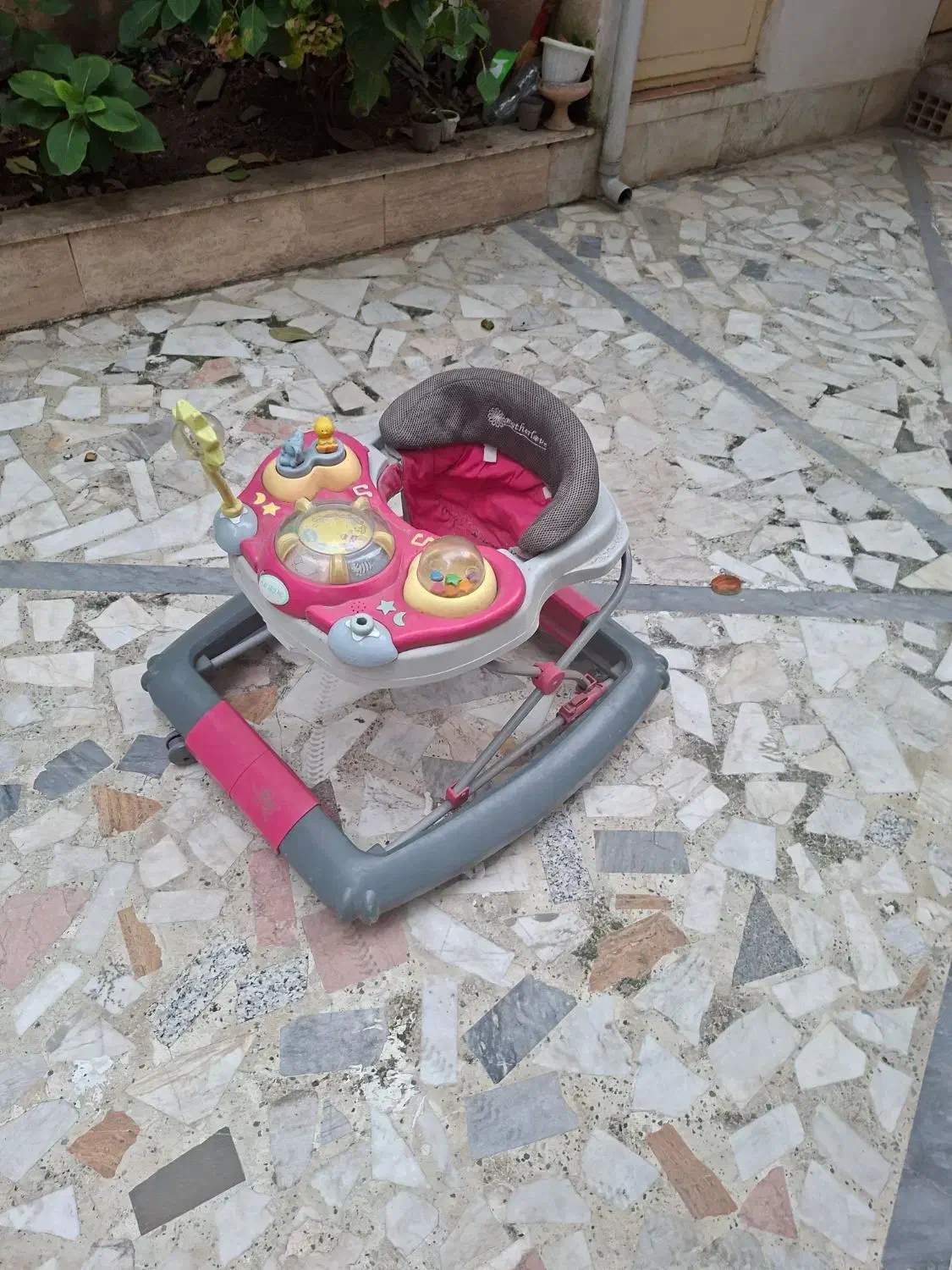 روروئک یا روروک کودک|کالسکه و لوازم جانبی|رشت, معلم|دیوار