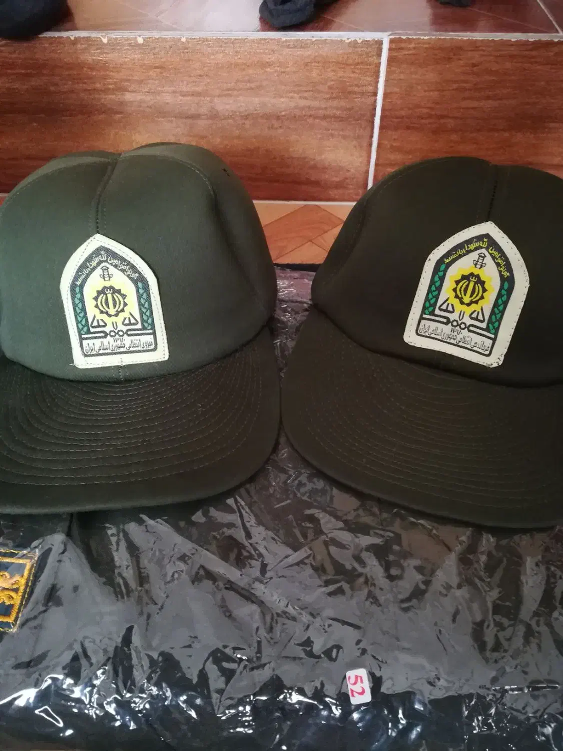 پوتین و لباس سربازی نیروی انتظامی|لباس|ساری, |دیوار