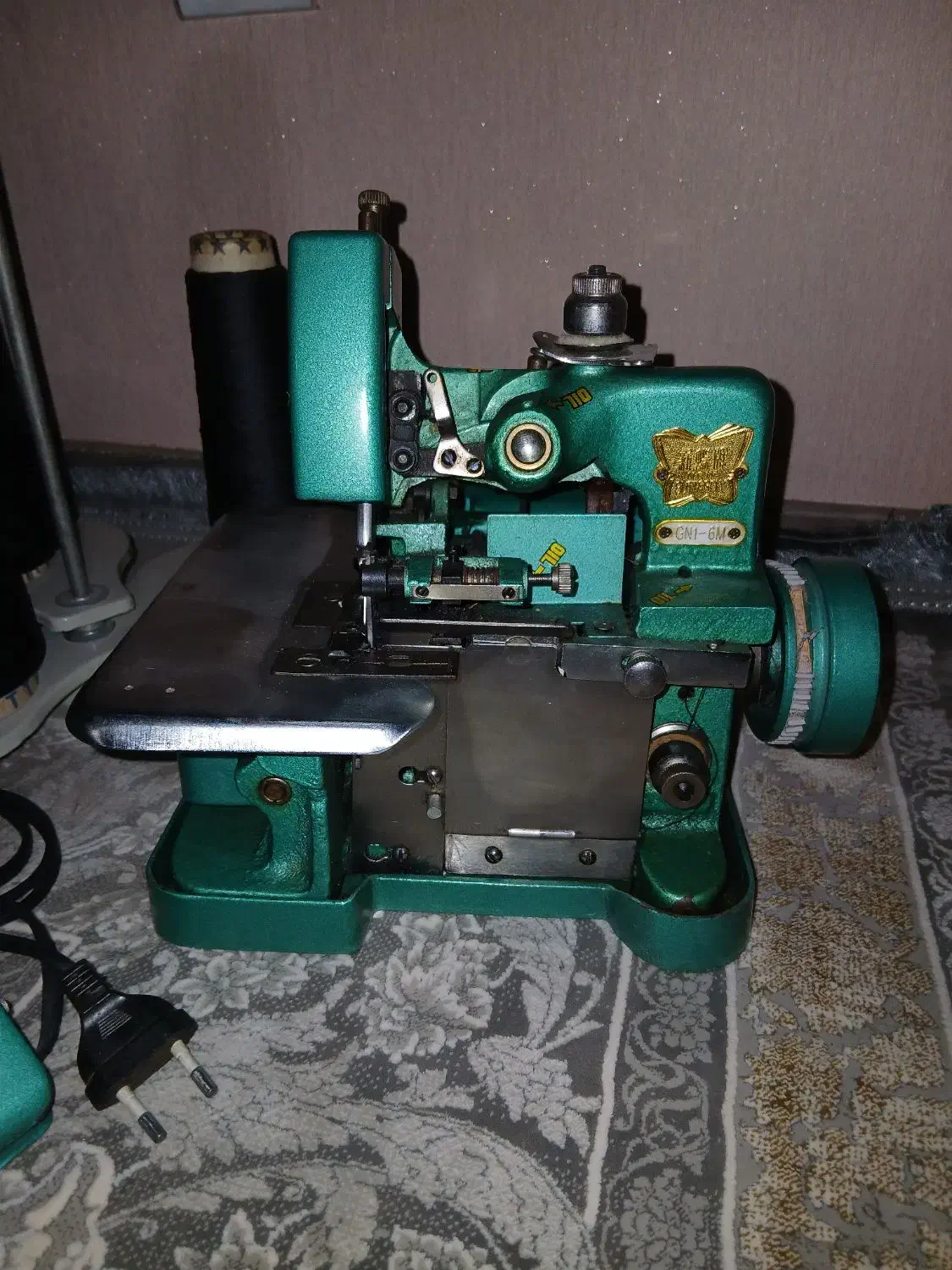 اولوک پروانه ای|چرخ خیاطی و ریسندگی|اصفهان, بهاران|دیوار