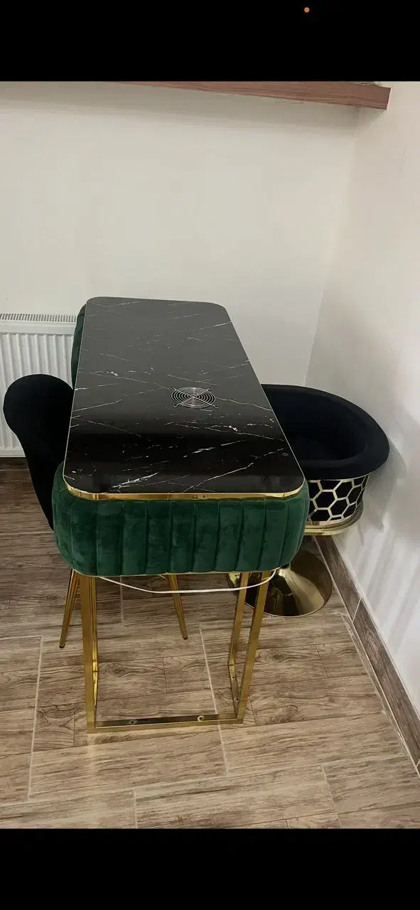 میز و صندلی های ناخن کار|آرایشگاه و سالن‌های زیبایی|ارومیه, |دیوار