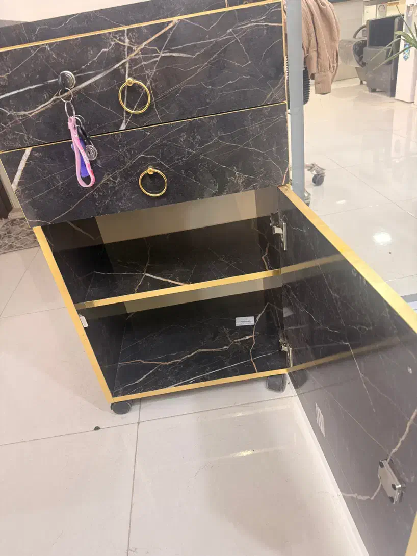 ترولی کمد سالنی|آرایشگاه و سالن‌های زیبایی|شاهین‌شهر, مخابرات (شهید بهشتی)|دیوار