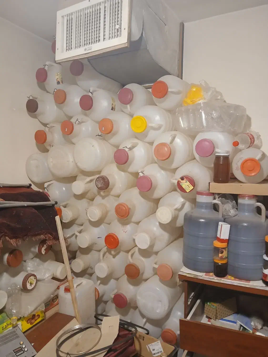 دبه خیار شوری تمیز برای عسل|ظروف نگهدارنده، پلاستیکی، یک‌بارمصرف|مشهد, رضاییه|دیوار