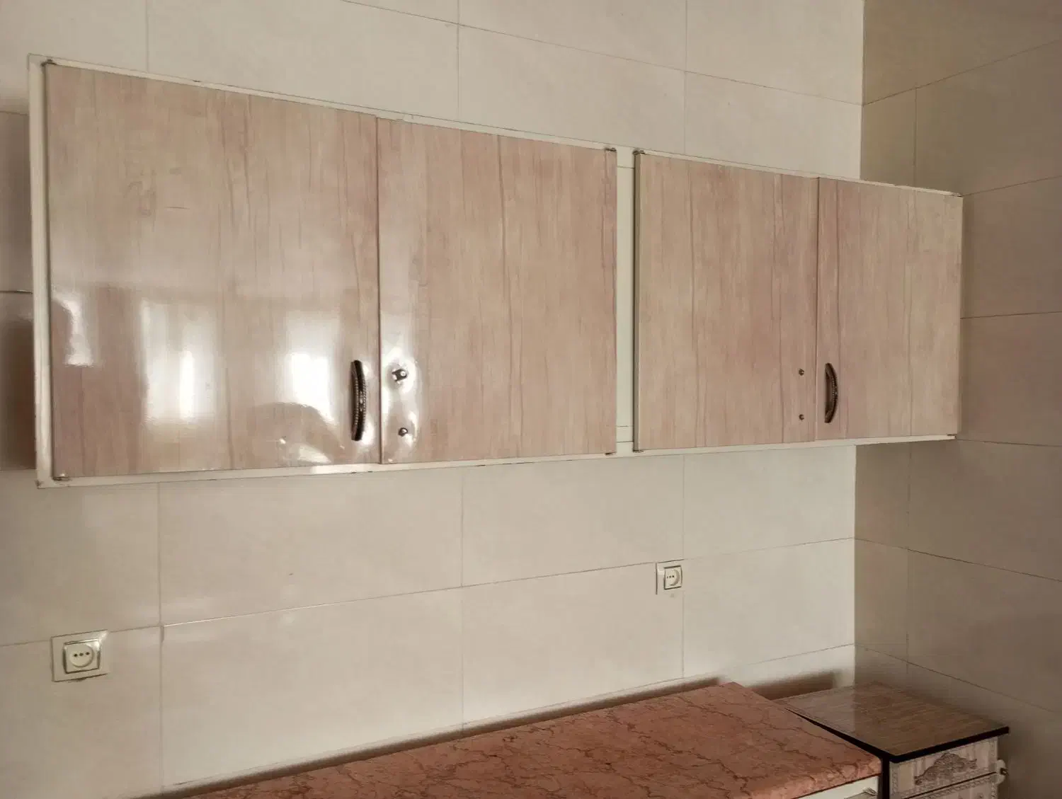 کابینت فلزی به همراه سینک ،آبچکان و سنگ|مصالح و تجهیزات ساختمان|صحنه, |دیوار