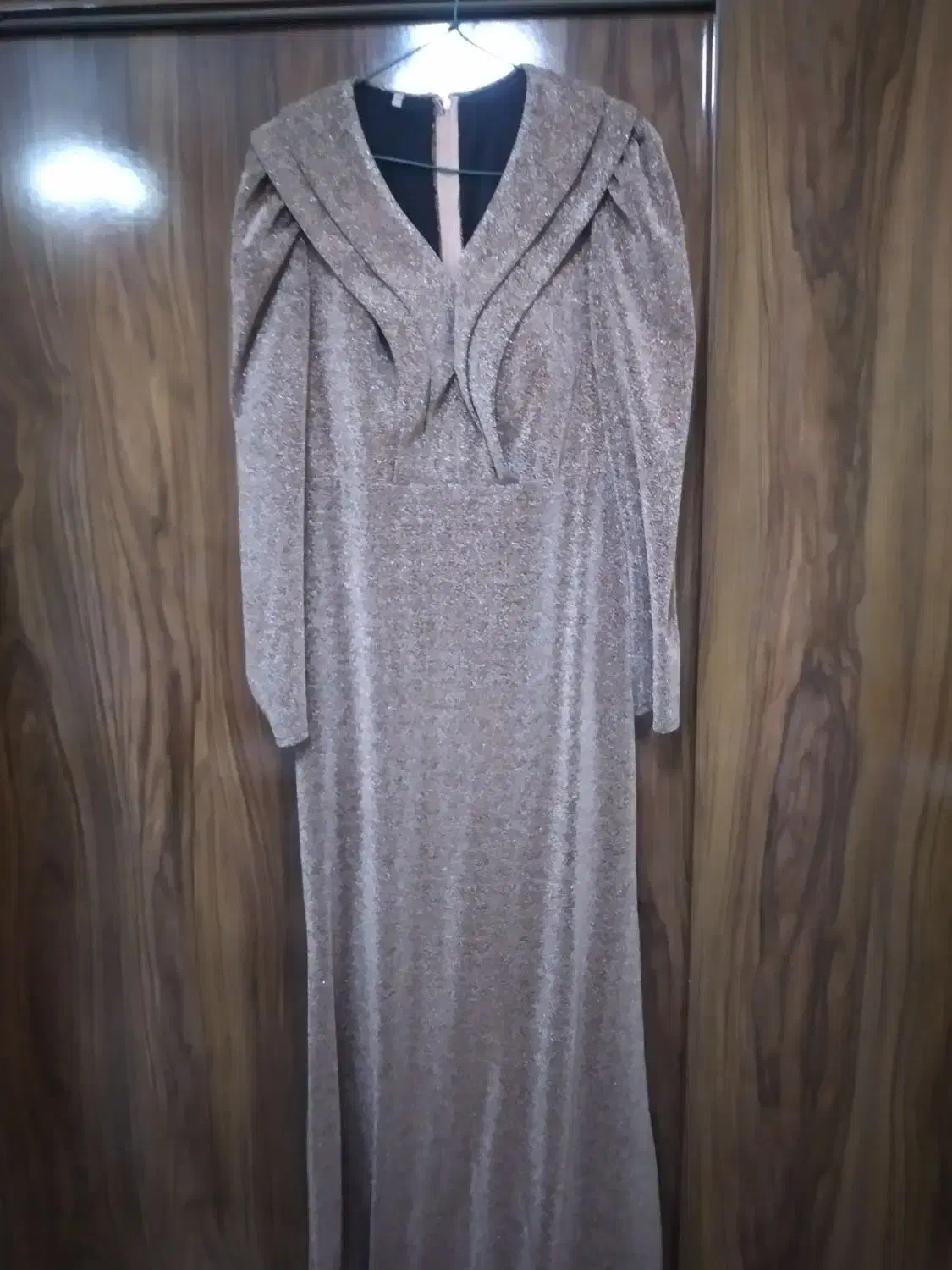 نو هستش فقط ۲ساعت برای بله برون پوشیده شده|لباس|صومعه‌سرا, |دیوار