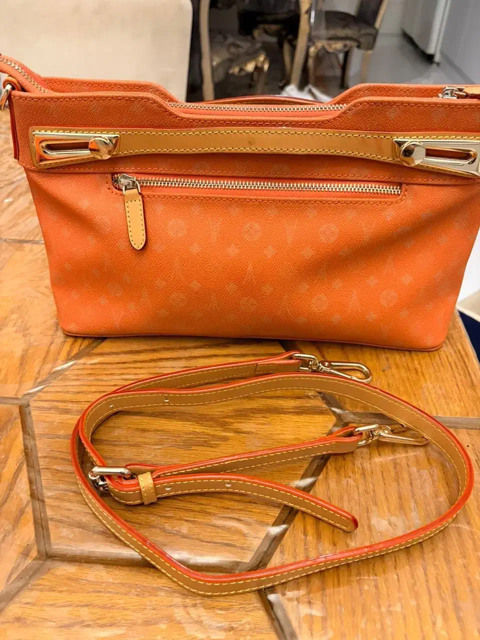 کیف برند دلسی|کیف، کفش، کمربند|ساری, |دیوار