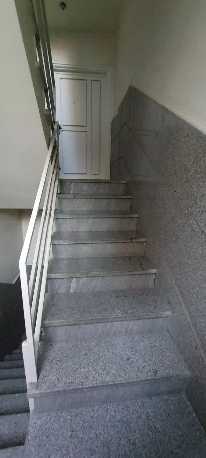 ۹۵متری گلبرگ چهار طبقه تک واحدی