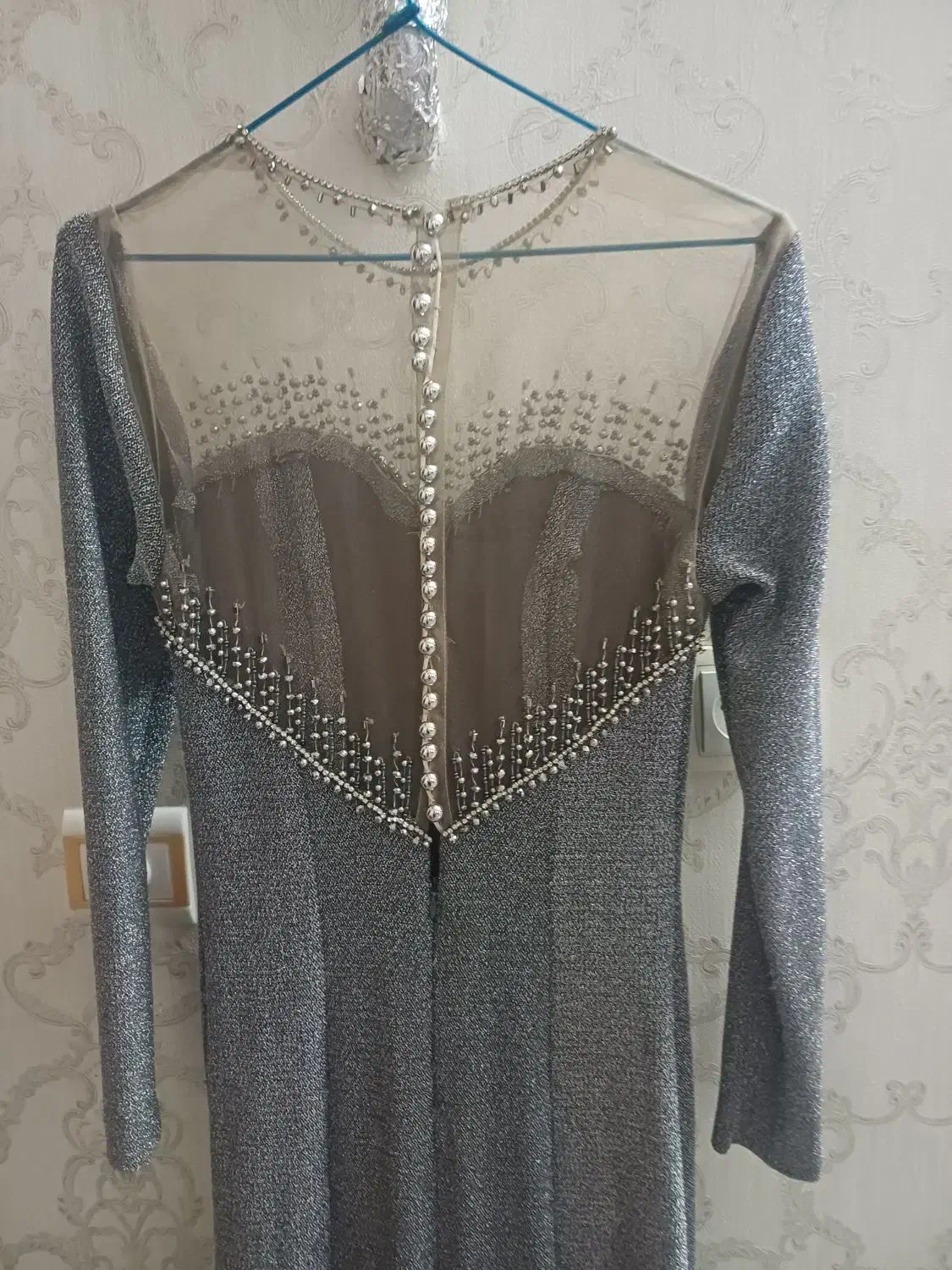 لباس مجلسی|لباس|کاشان, ولیعصر|دیوار