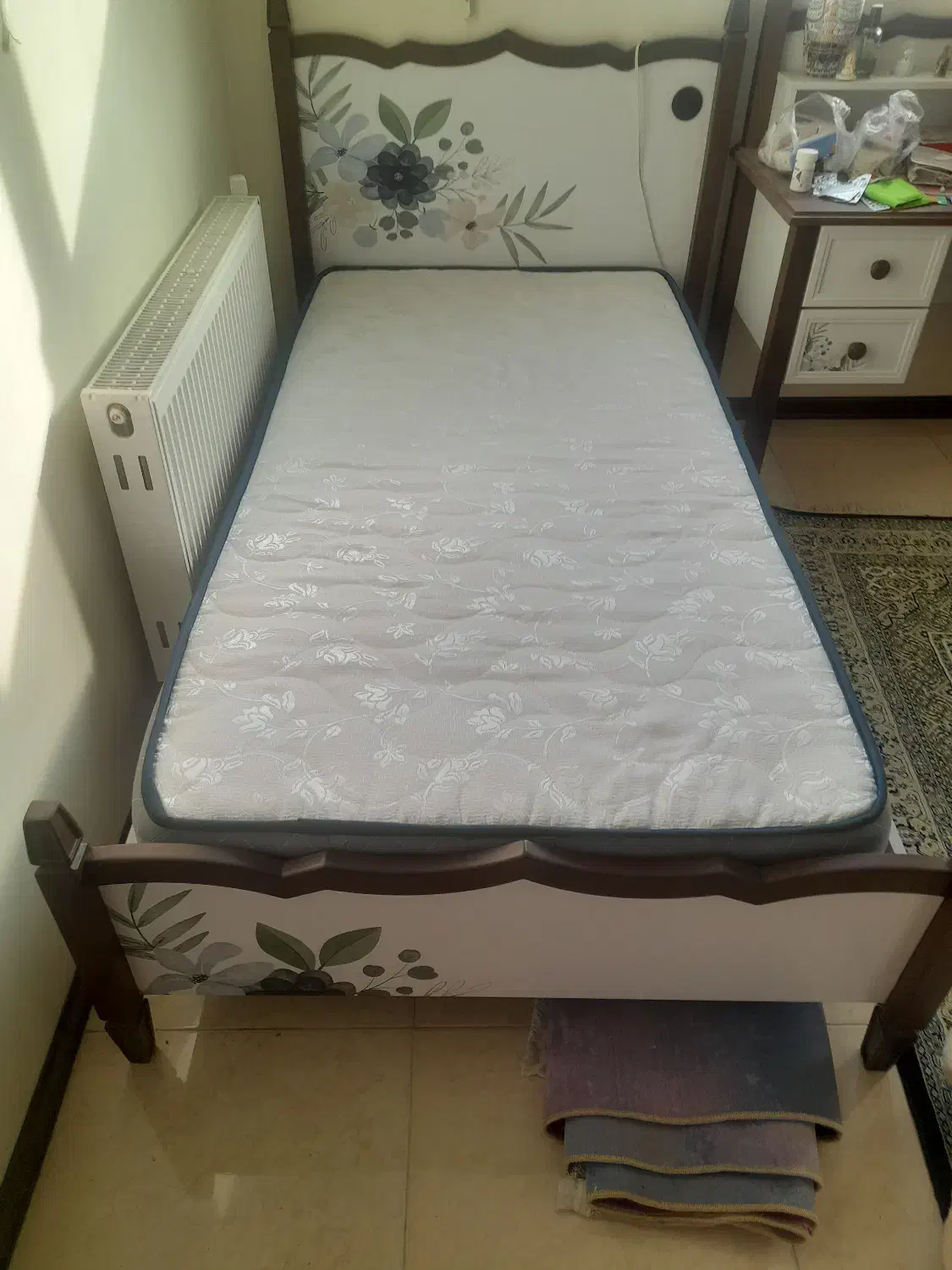 تخت و میز تحریرو تشک تخت و فرش و مبل پاف|مبلمان خانگی و میز عسلی|شاهینشهر, شهرک هشت بهشت|دیوار