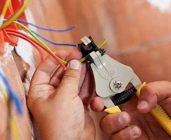 سیم کشی منازل ونصب دوربین مداربسته|خدمات پیشه و مهارت|تبریز, |دیوار