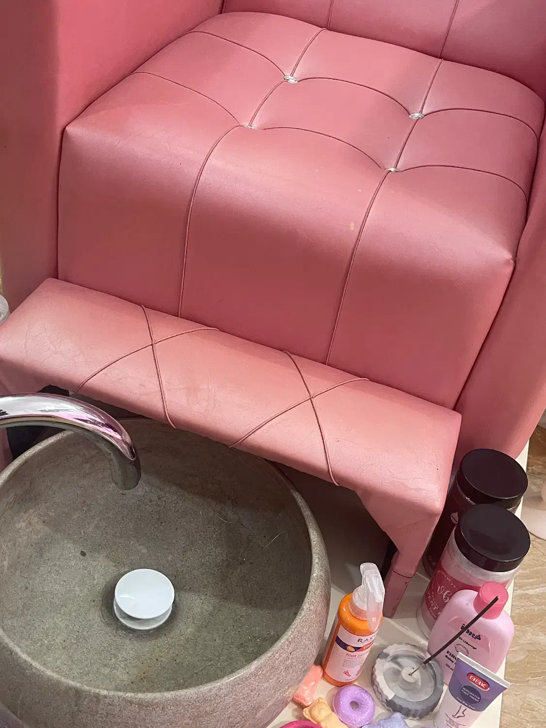 صندلی پدیکور|آرایشگاه و سالن‌های زیبایی|اردبیل, |دیوار