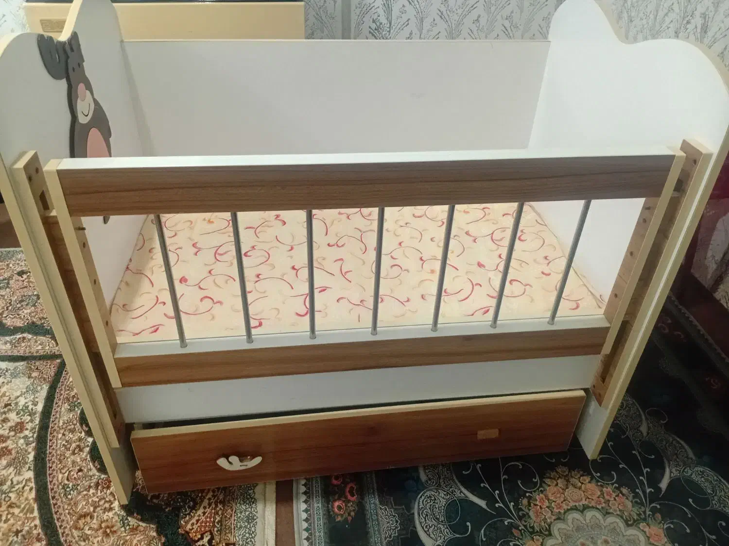 یه عدد تخت کودک و وسایل جارو برقی|تخت و سرویس خواب|خمین, |دیوار