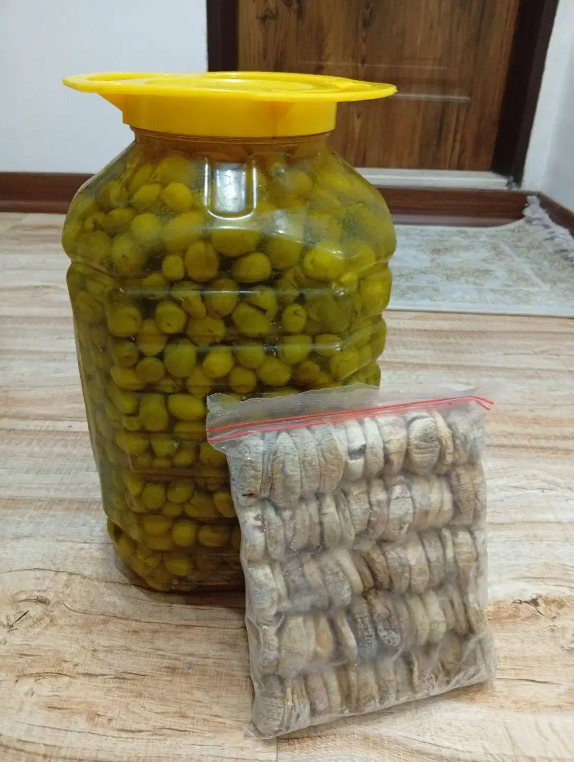 زیتون سنتی طارم و انجیر نرم گوشتی خوشمزه شیریی|خوردنی و آشامیدنی|رشت, رودبارتان|دیوار