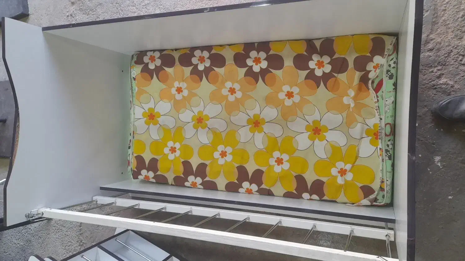 فروش تخت کودک و کمد کوچک بچه|تخت و صندلی بچه|قروه, |دیوار