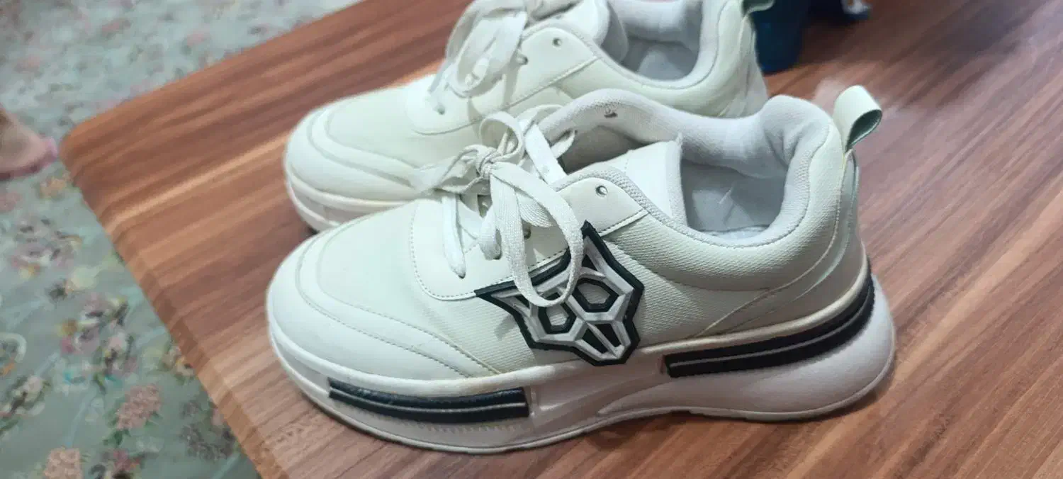 کتونی دخترونه|کیف، کفش، کمربند|رشت, گلسار|دیوار