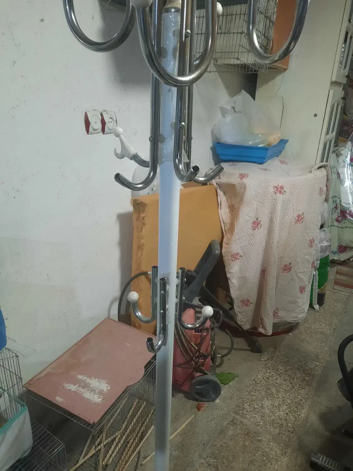 رخت اویز|بندرخت و رخت‌آویز|شیراز, فرگاز|دیوار