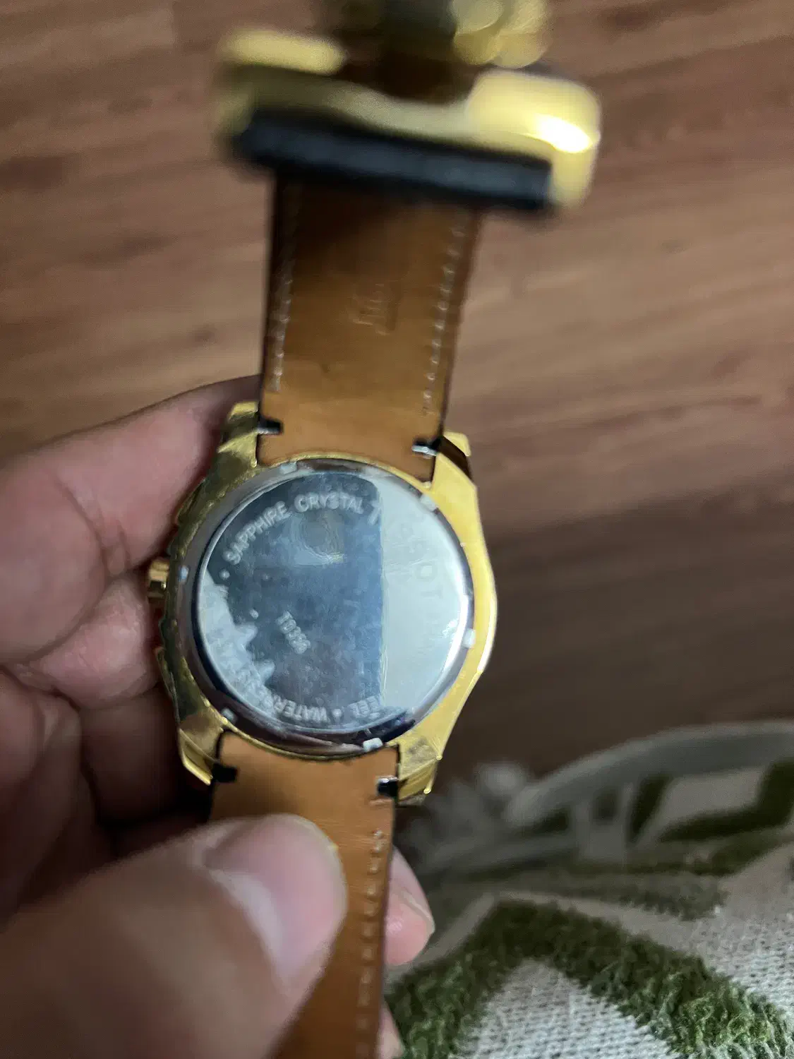 ساعت تیسوت|ساعت|ری, سیزده آبان|دیوار