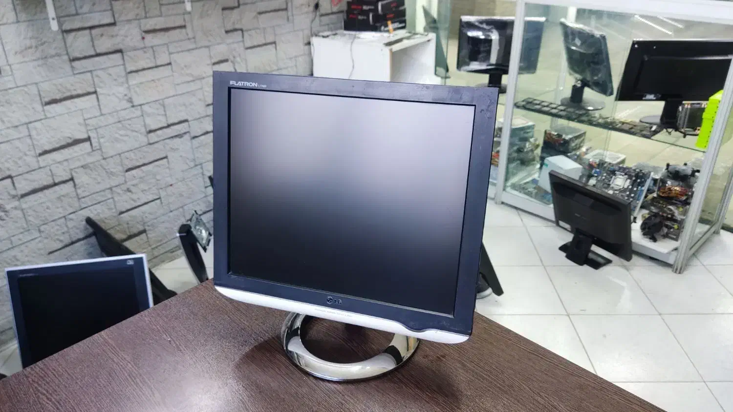 مانیتور LG L1750p با ضمانت|قطعات و لوازم جانبی رایانه|کرمانشاه, |دیوار