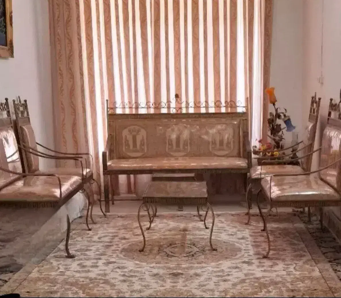 مبل نو همراه با چراغ خواب فقط ۷ تومان|مبلمان خانگی و میز عسلی|سبزوار, کوی بهار|دیوار