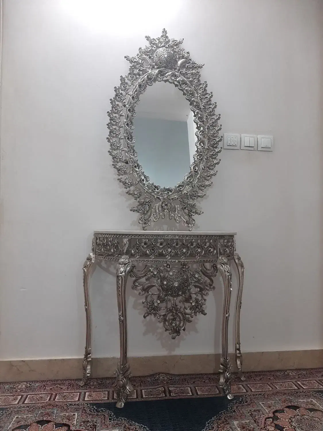 آینه ومیز ست نقره ای۳ تومان|بوفه، ویترین، کنسول|هشتگرد, مدرس|دیوار