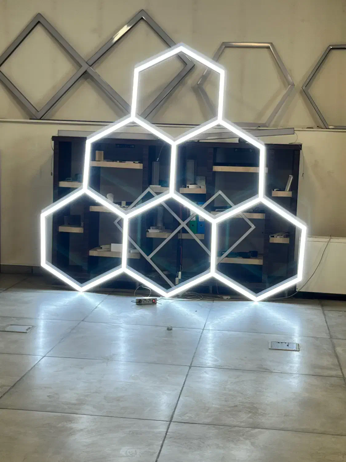 از طراحی تا اجرا انواع لاینر۲۱ /توکار/ اویز /روکار|لامپ و چراغ|مشهد, امیریه|دیوار