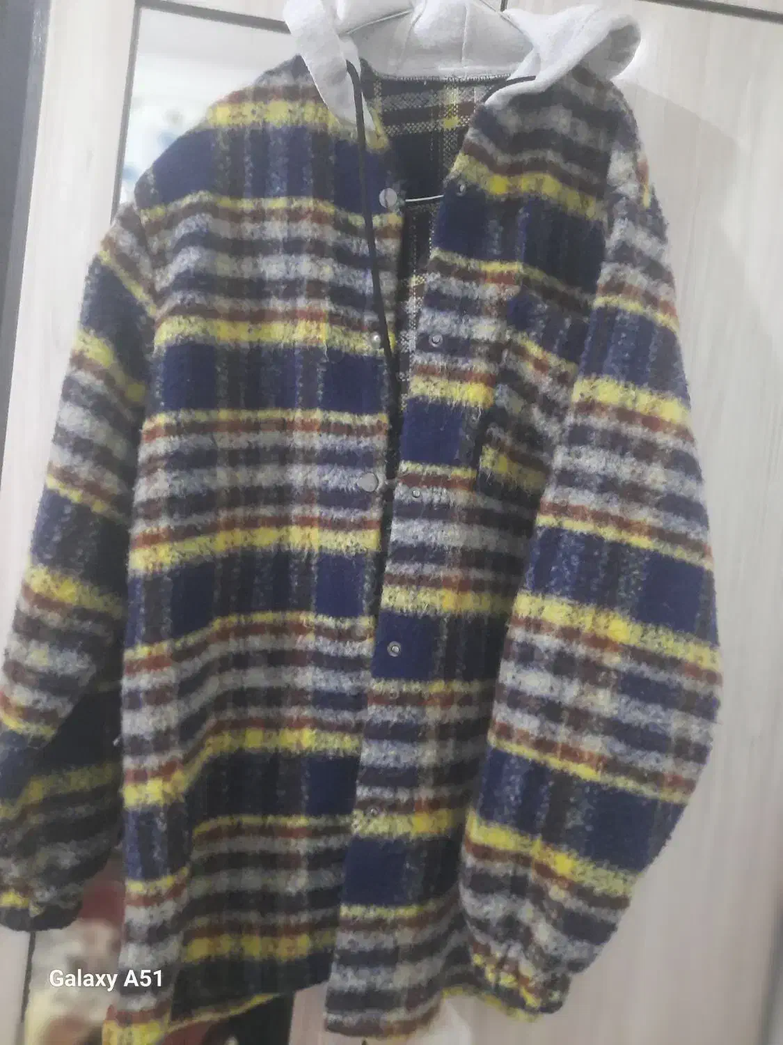 دوعدد پالتوی کوتاه و بلند|لباس|نمین, |دیوار