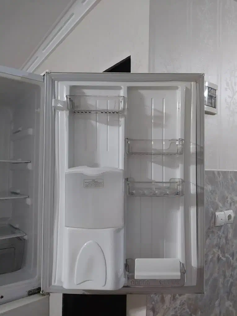 یخچال سوزان کاملا سالم بدون برفک|یخچال و فریزر|رشت, معلولین|دیوار