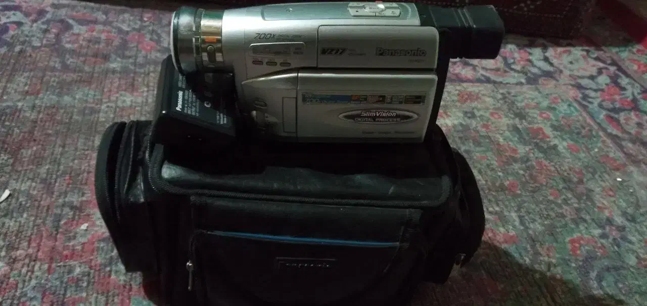 دوربین فیلم برداری بشرط سالم سالم کاملا استفاده شد|دوربین عکاسی و فیلم‌برداری|افشار, |دیوار