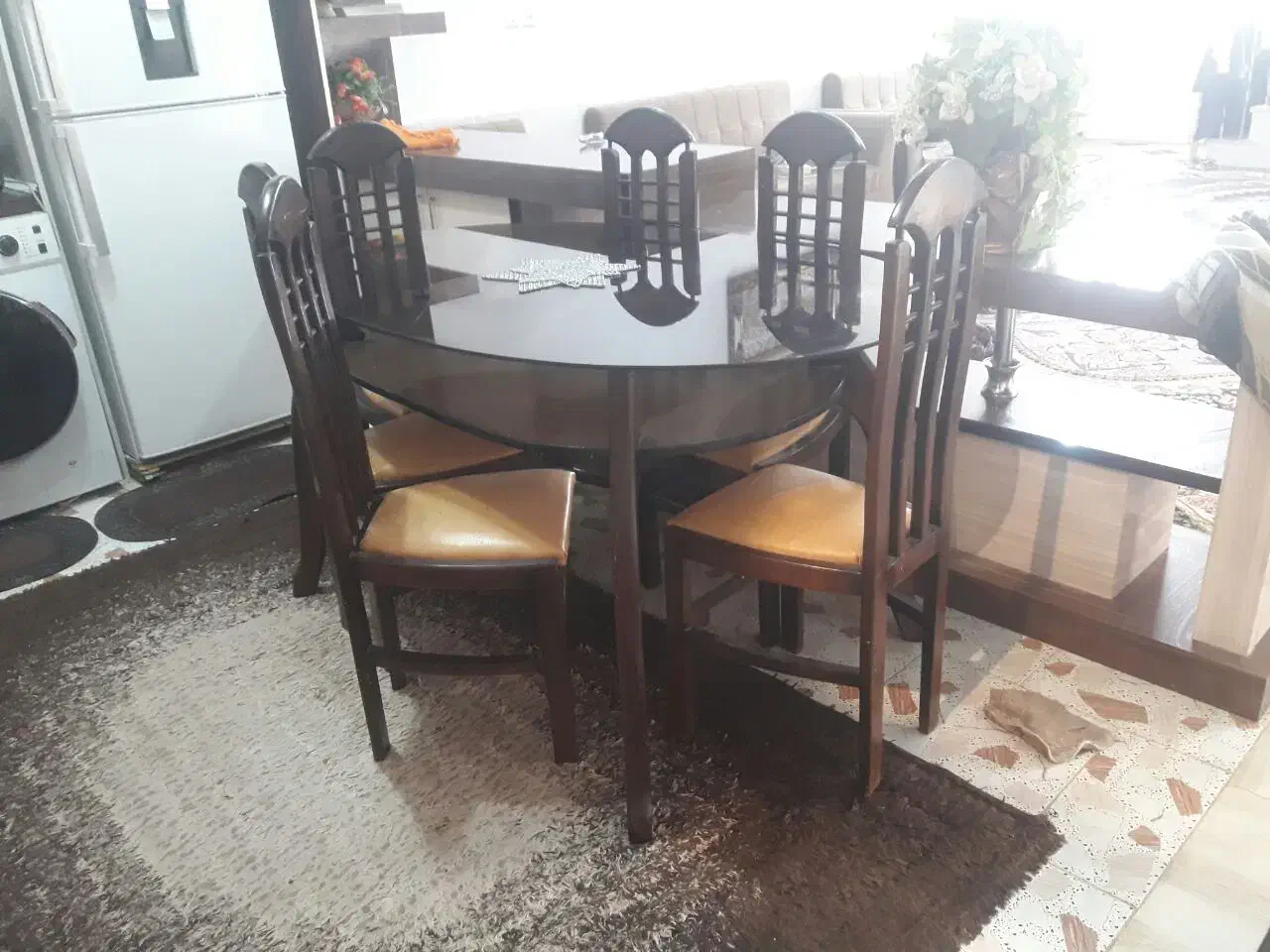 میز نهار خوری ۷نفره سالم و تمیز چوب قرمز|میز و صندلی غذاخوری|خواف, |دیوار