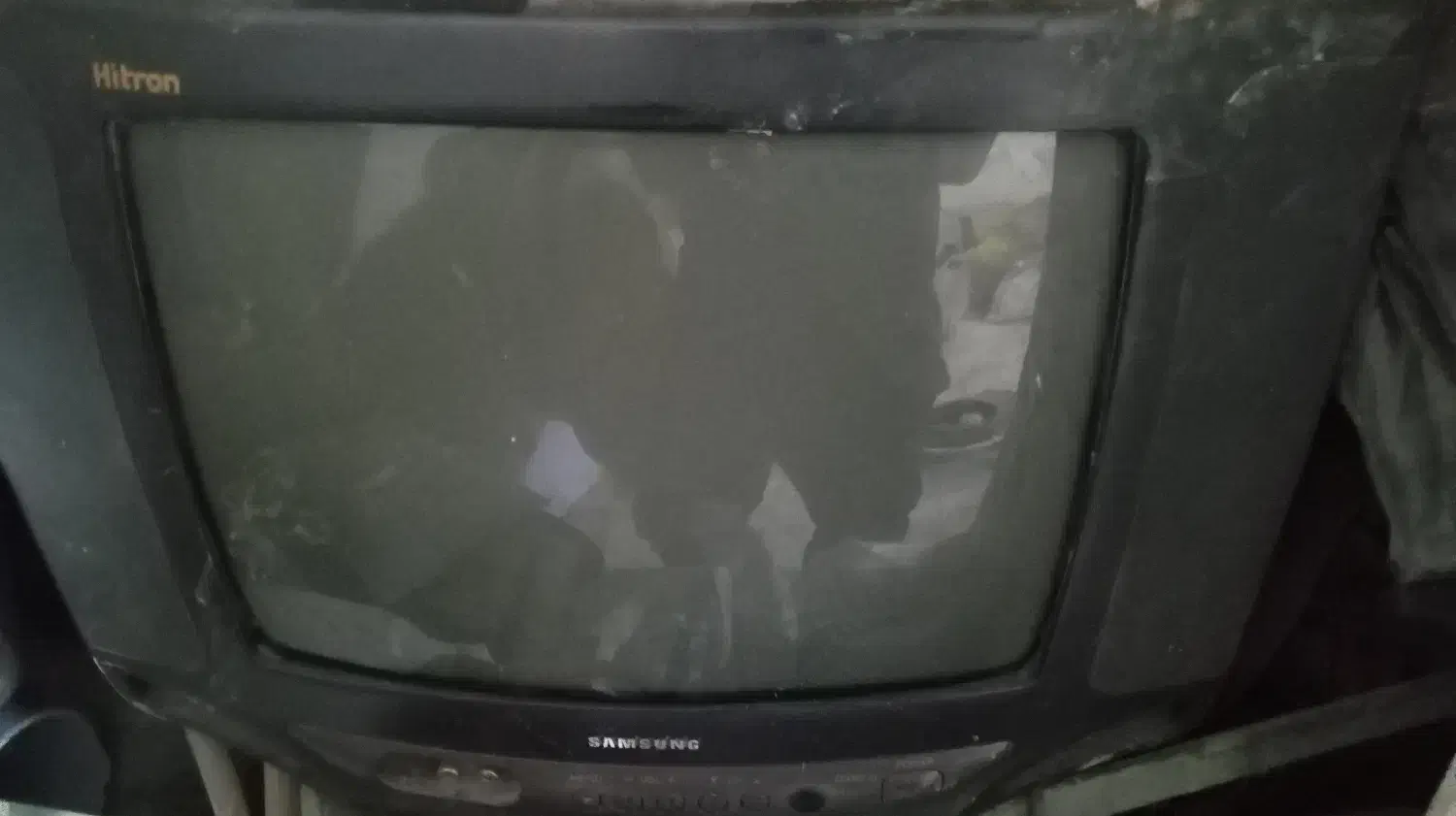 وسایل خانه تلویزیون و یک گیرنده ی دیجیتال|تلویزیون و پروژکتور|فسا, |دیوار