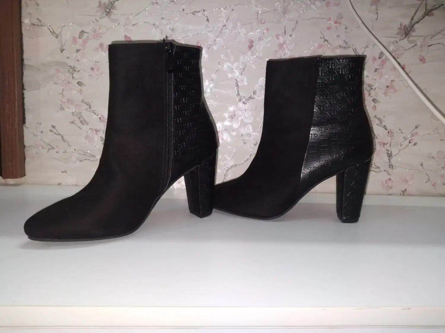 بوت زنانه پاشنه بلند|کیف، کفش، کمربند|شیروان (خراسان), |دیوار