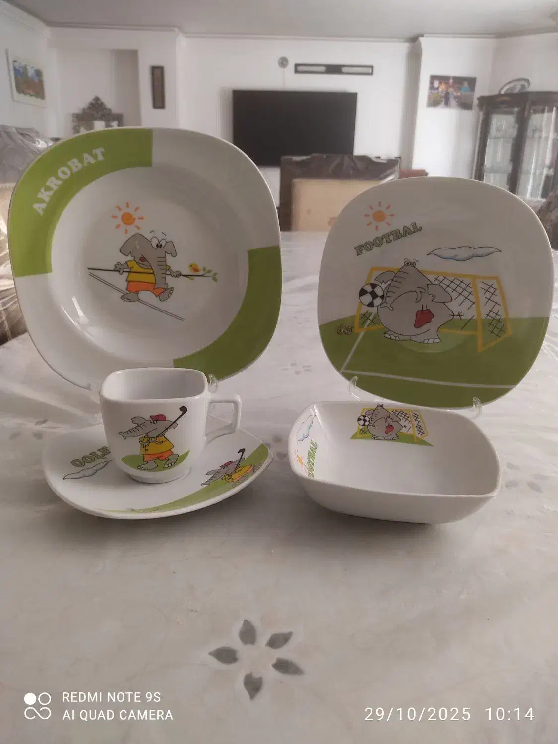 سرویس غذاخوری کودک مارک ورساچه وغیره...|اسباب و اثاث بچه|برخوار, |دیوار