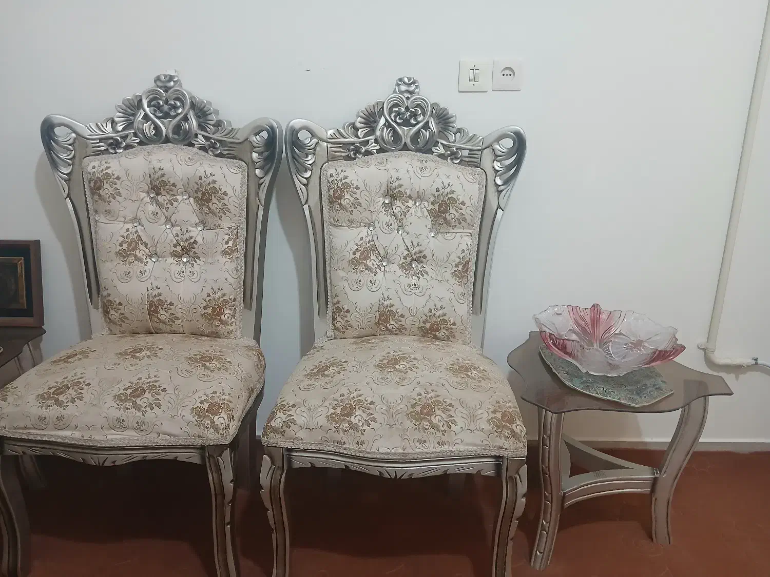 یک دست مبل سلطنتی ۹ نفر. چوب کامل ۷میلیون|مبلمان خانگی و میز عسلی|قم, شهرک مهدیه|دیوار