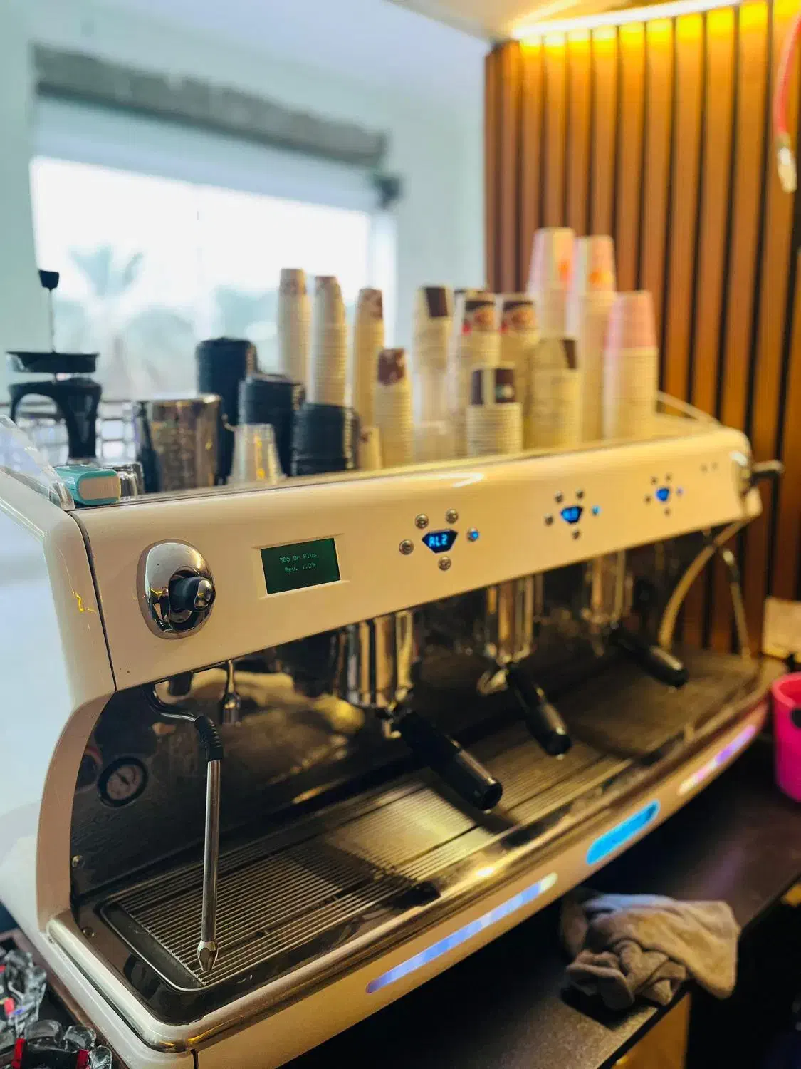 تجهیزات کامل کافه با دستگاه سه گروپ صنعتی|کافیشاپ و رستوران|وحدتیه, |دیوار