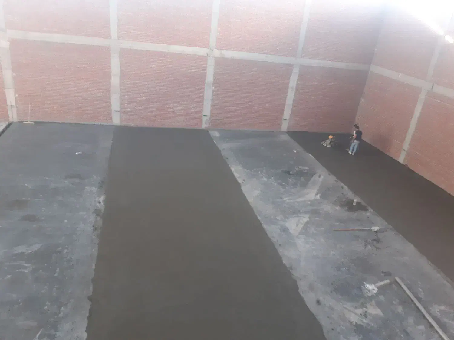 بتن ریزی کف باماله پروانه|خدمات پیشه و مهارت|رشت, لاکان|دیوار