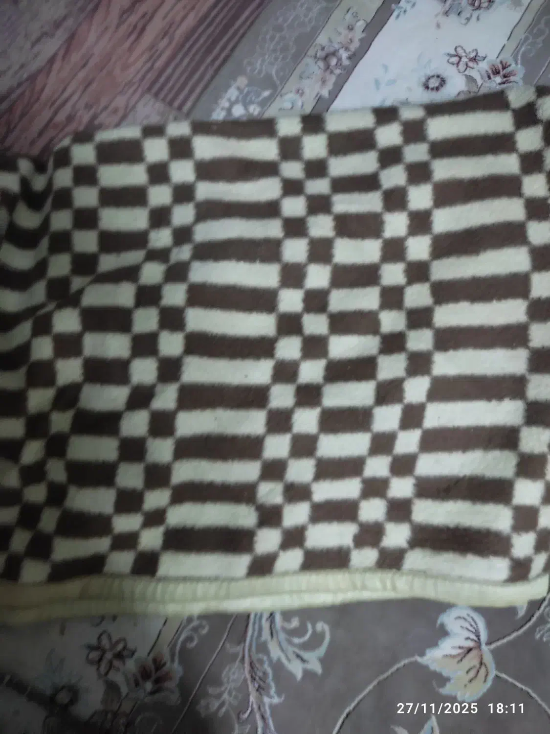 تعدادزیادی پتو ضخیم وسالم بارنگ بندی متنوع|رختخواب، بالش، پتو|قم, پامنار|دیوار