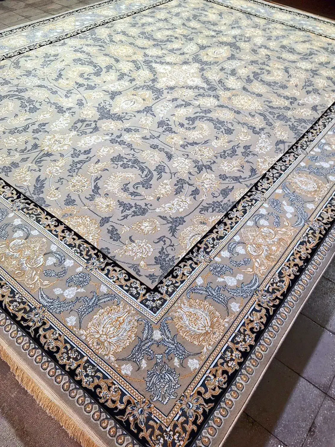 فرش استوک و تخفیفی زیر قیمت بازار ۷۰۰ و ۱۲۰۰ شانه|فرش|تهران, یافتآباد|دیوار