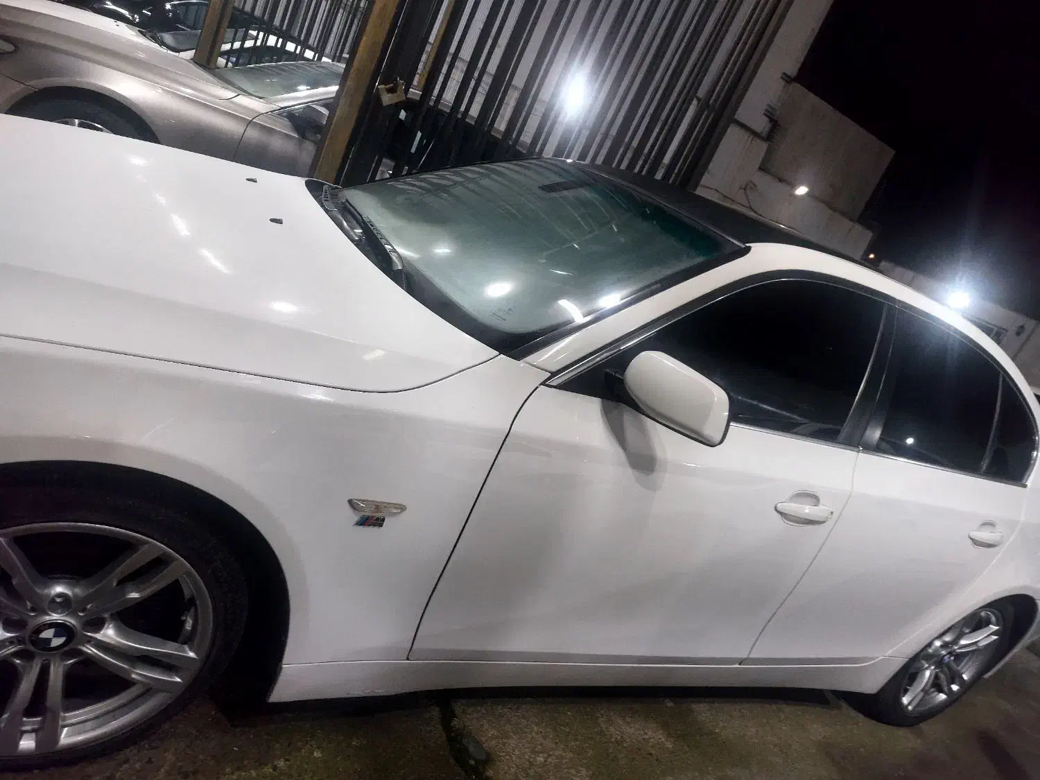 BMVسفید۵۲۵|خودرو سواری و وانت|رشت, معلم|دیوار