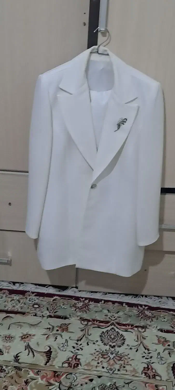 کت شلوار سفید|لباس|مشکیندشت, |دیوار