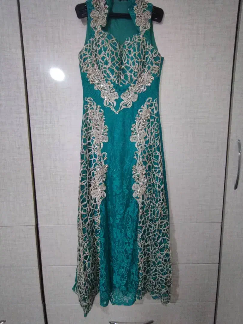 لباس مجلسی سایز چهل و چهار هست|لباس|لاهیجان, امیرشهید|دیوار