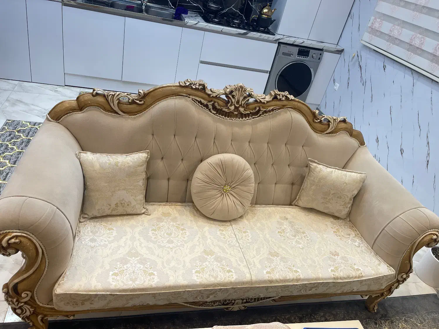 مبل سلطنتی ۷نفره|مبلمان خانگی و میز عسلی|لاهیجان, شیشه گران|دیوار