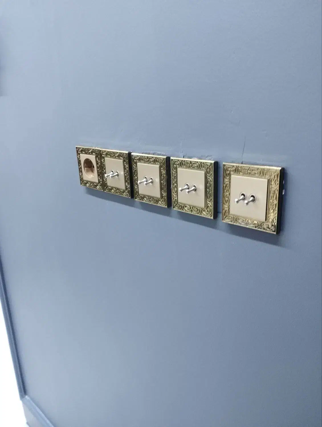 برقکار حرفه ای خدمات فوری|خدمات پیشه و مهارت|بندرعباس, |دیوار