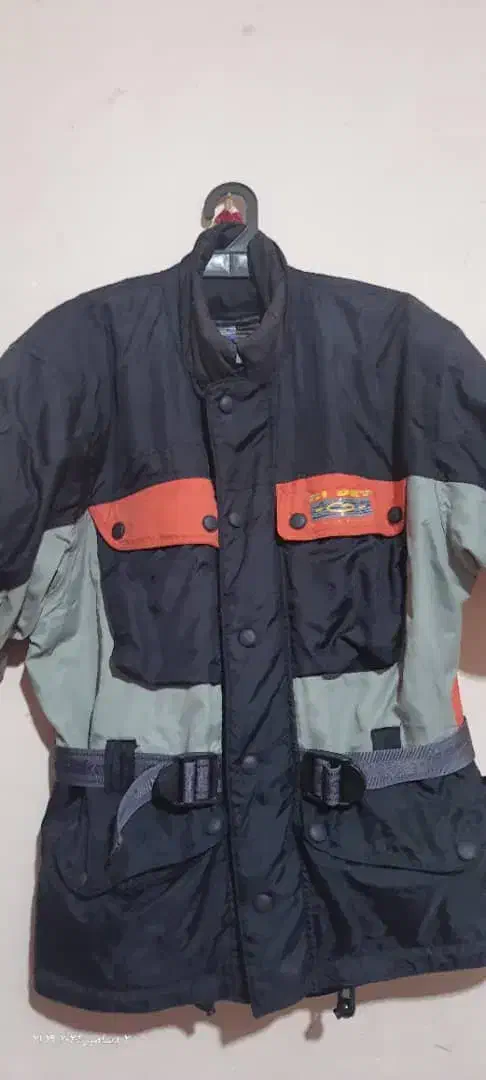 کاپشن موتورسواری (گرم و دارای ضربه گیر)|لباس|شیراز, سلطان آباد|دیوار