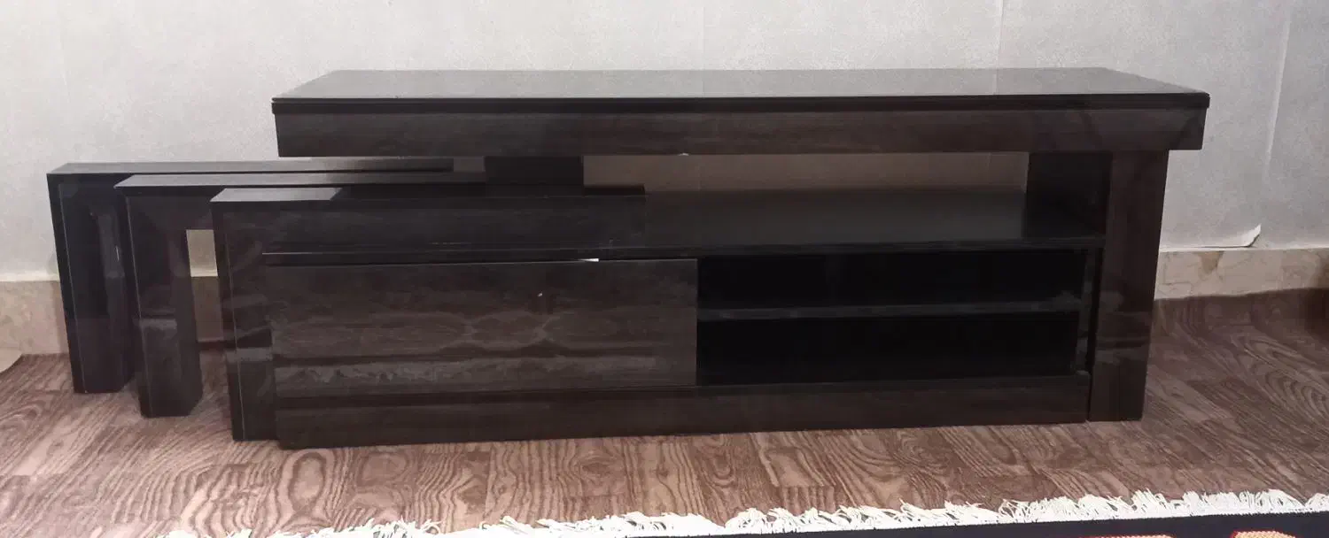 زیر تلویزیون در حد نو چهار تکه|میز تلویزیون|شاهین‌شهر, شهرک میلاد|دیوار