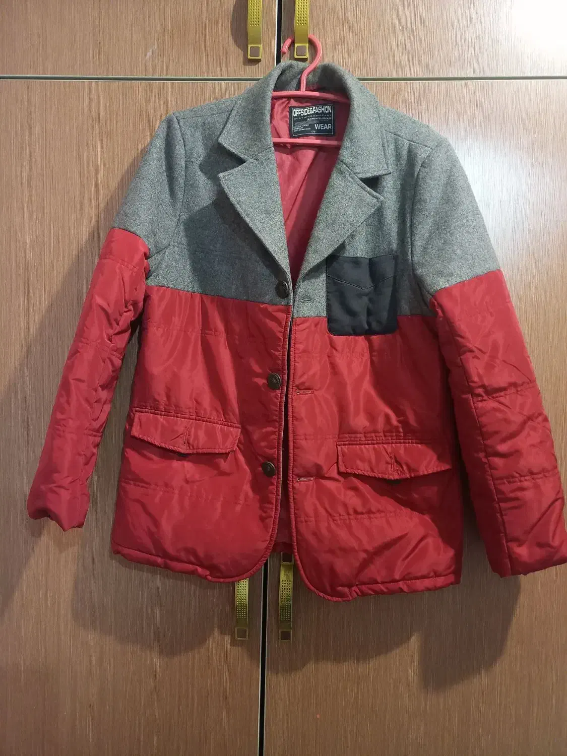 کت  قرمز طوسی|لباس|کارون, |دیوار