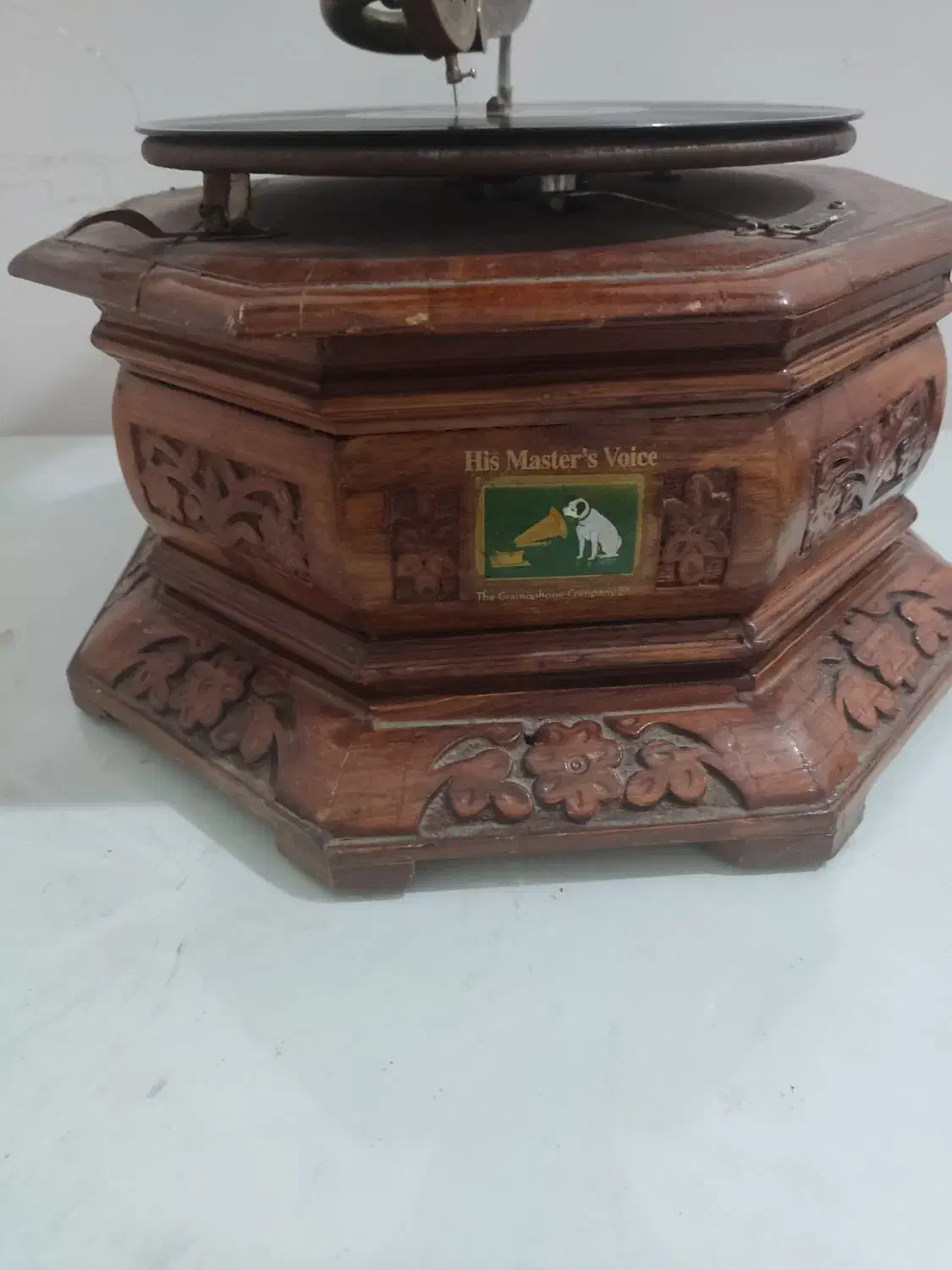 گرامافون قدیمی|کلکسیون اشیاء عتیقه|تربتحیدریه, کلاته توکلی|دیوار