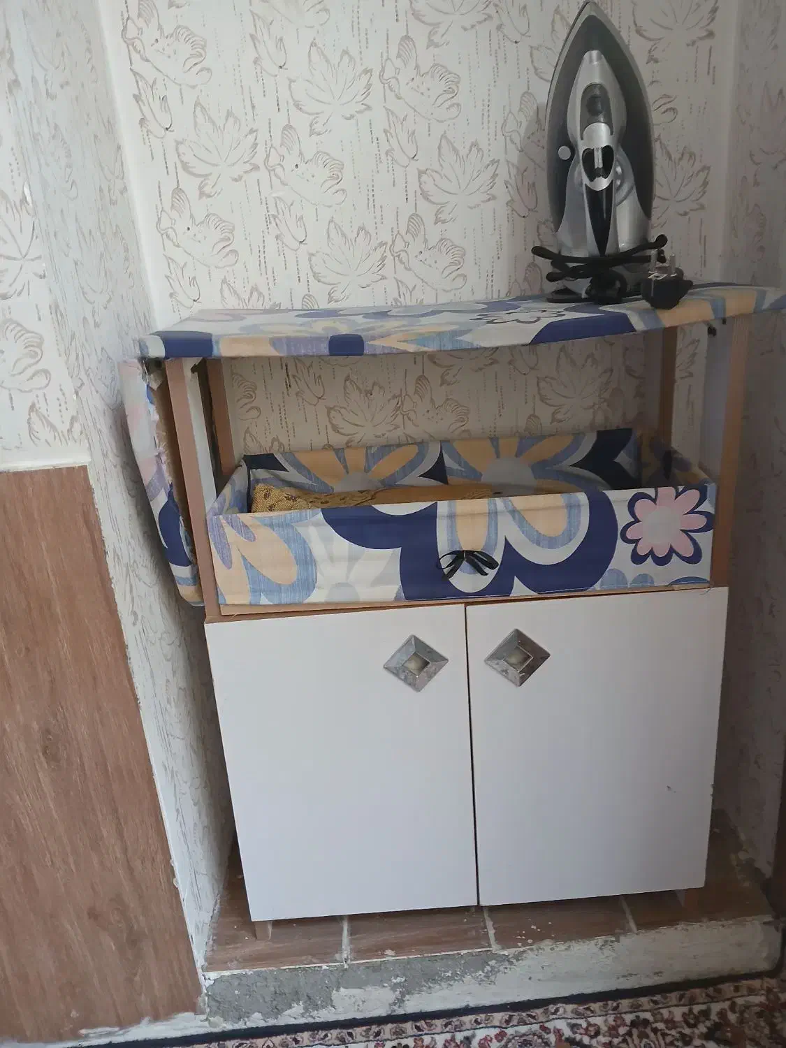 میز اتو|میز تلفن|مشهد, کلاته برفی|دیوار