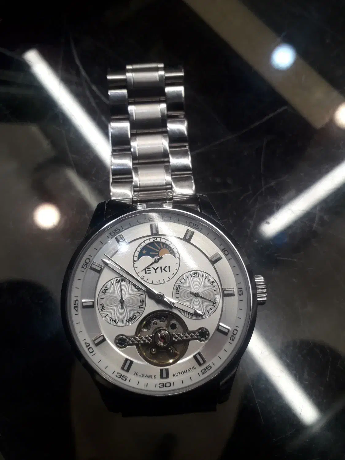 ساعت|ساعت|مشهد, هفده شهریور|دیوار