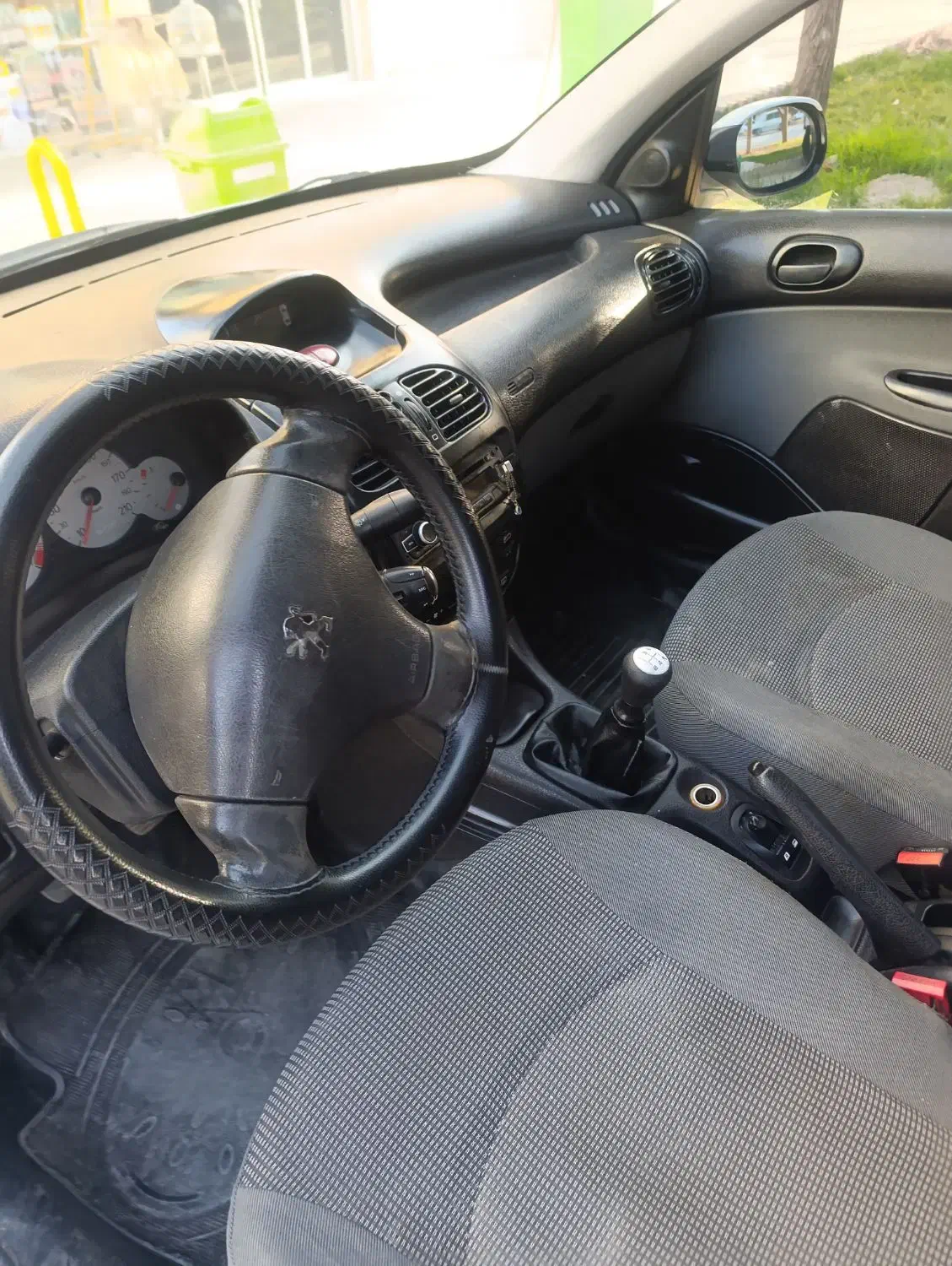 206v8تیپ 5|خودرو سواری و وانت|مرودشت, بیست متری بیمارستان|دیوار